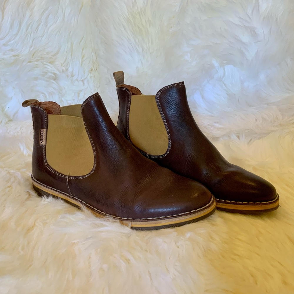 LIKE NEW PIKOLINOS royal pull on chelsea boots SIZE 39